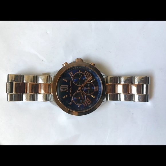 Michael Kors two toned Bradshaw watch 6389 - Picture 3 of 5